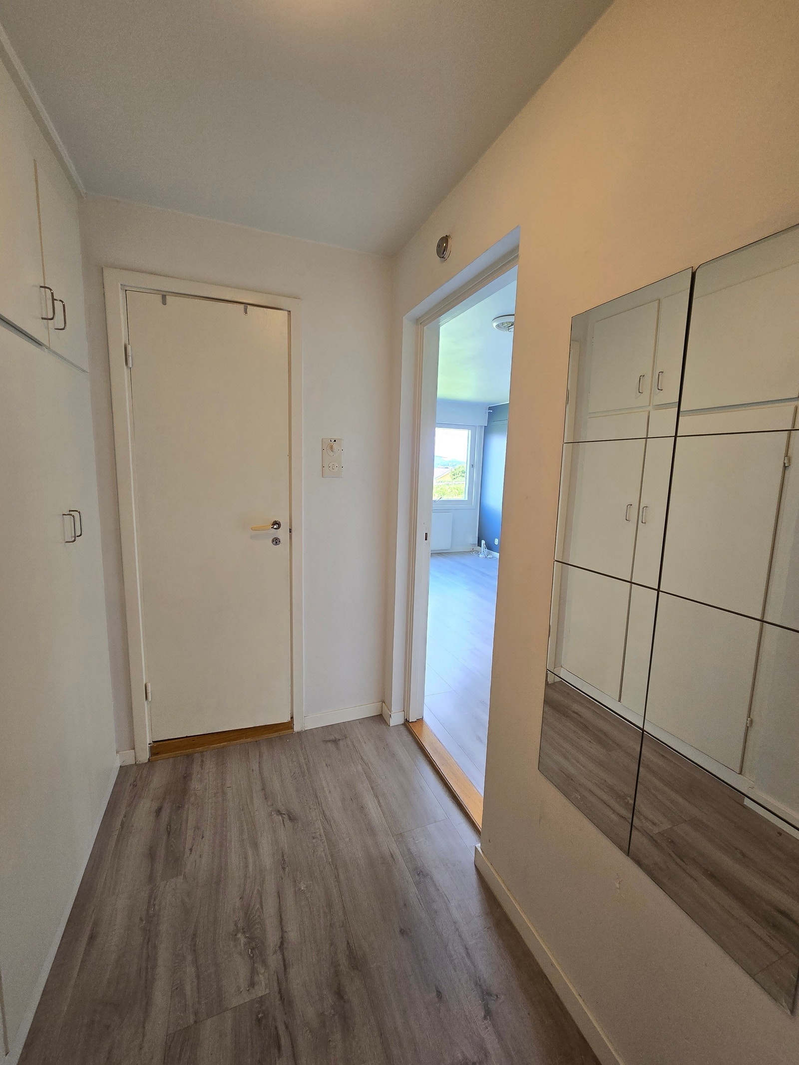 Stor entre Galleribilde