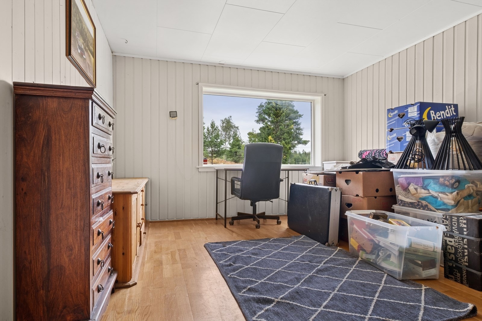 Den ene stuen er brukt som et kontor, men kan også benyttes som et ekstra soverom ved behov. Galleribilde