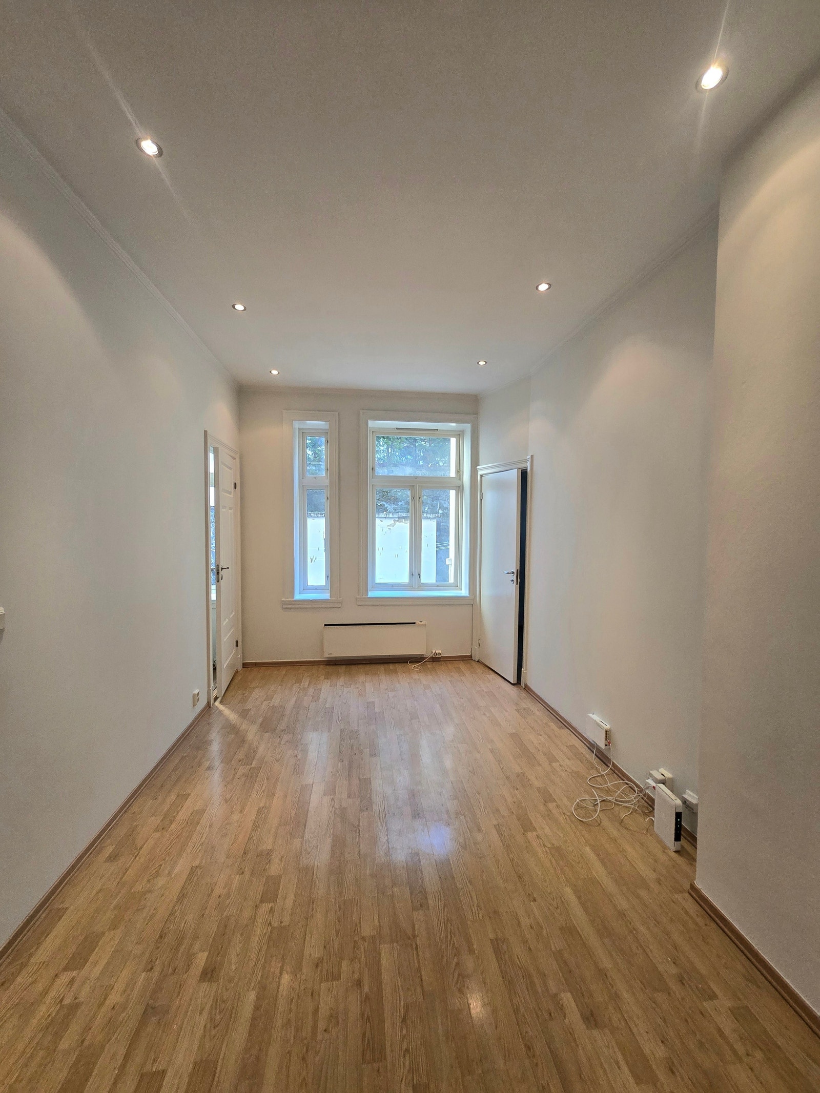 Høyt i tak med downlights Galleribilde