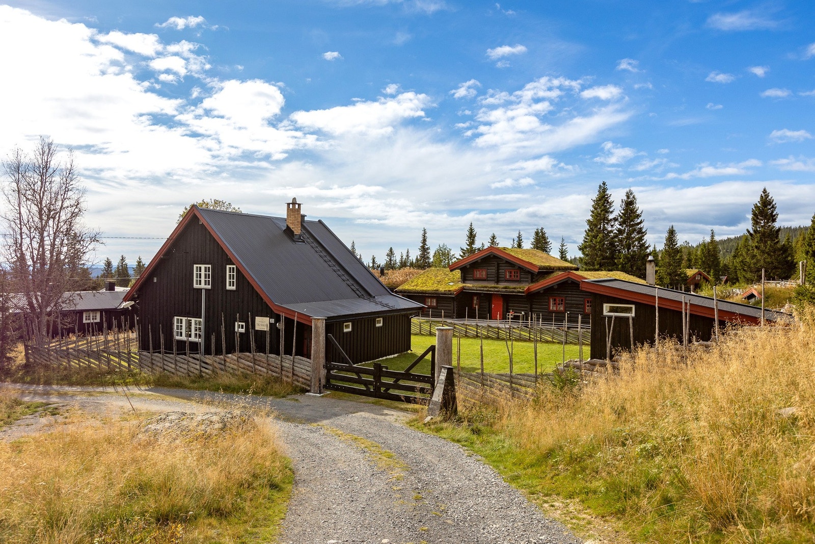Hytta i Geitstigen 20 er et sted som inviterer til både aktivitet og avslapning. Den gir rom for store familiesamlinger, men også små, rolige stunder tett på naturen. Galleribilde