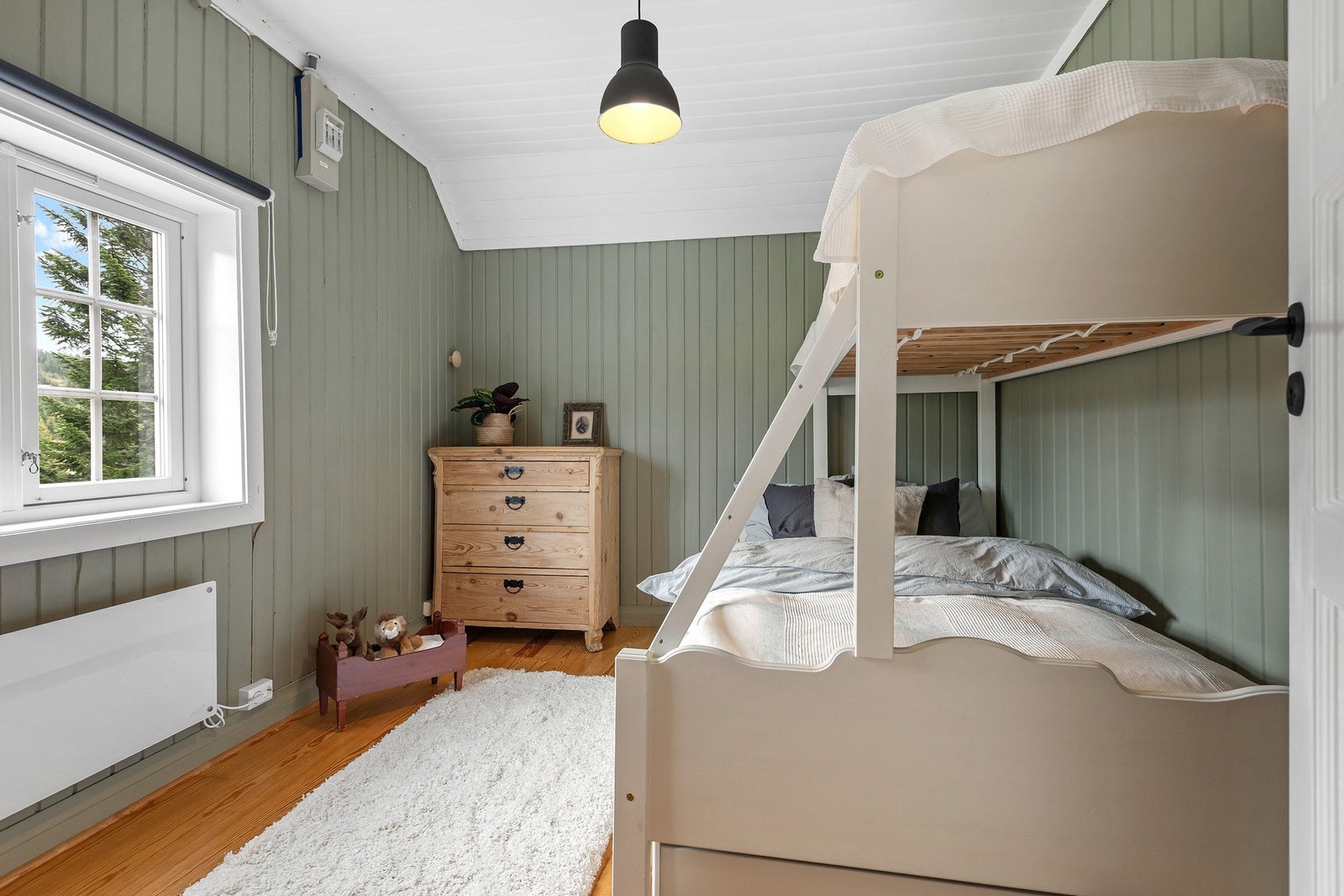 Ett av rommene er utstyrt med familiekøyeseng. Galleribilde