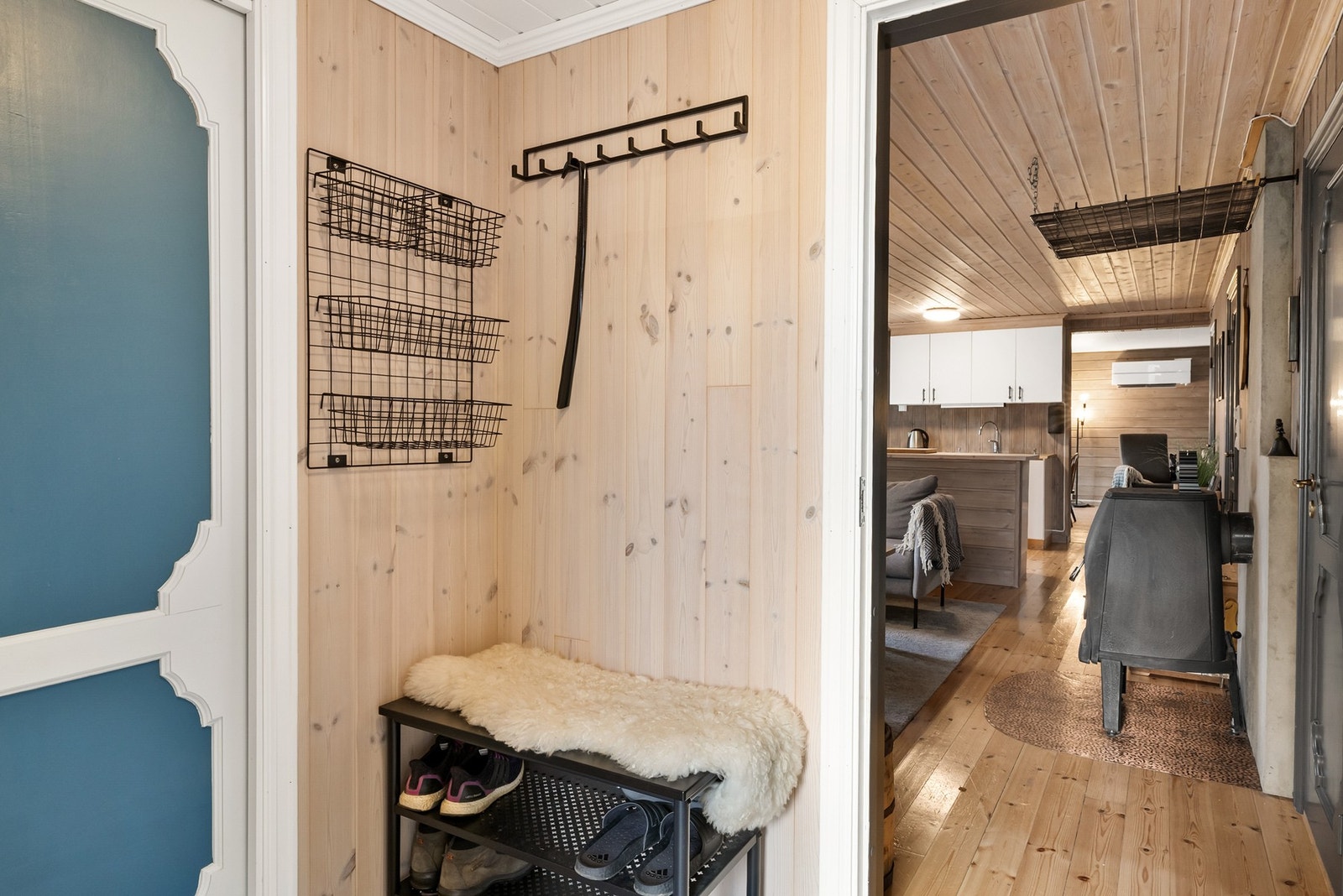 Planløsningen består av vindfang, bod, stue/kjøkken, stue, 2 soverom og bad Galleribilde