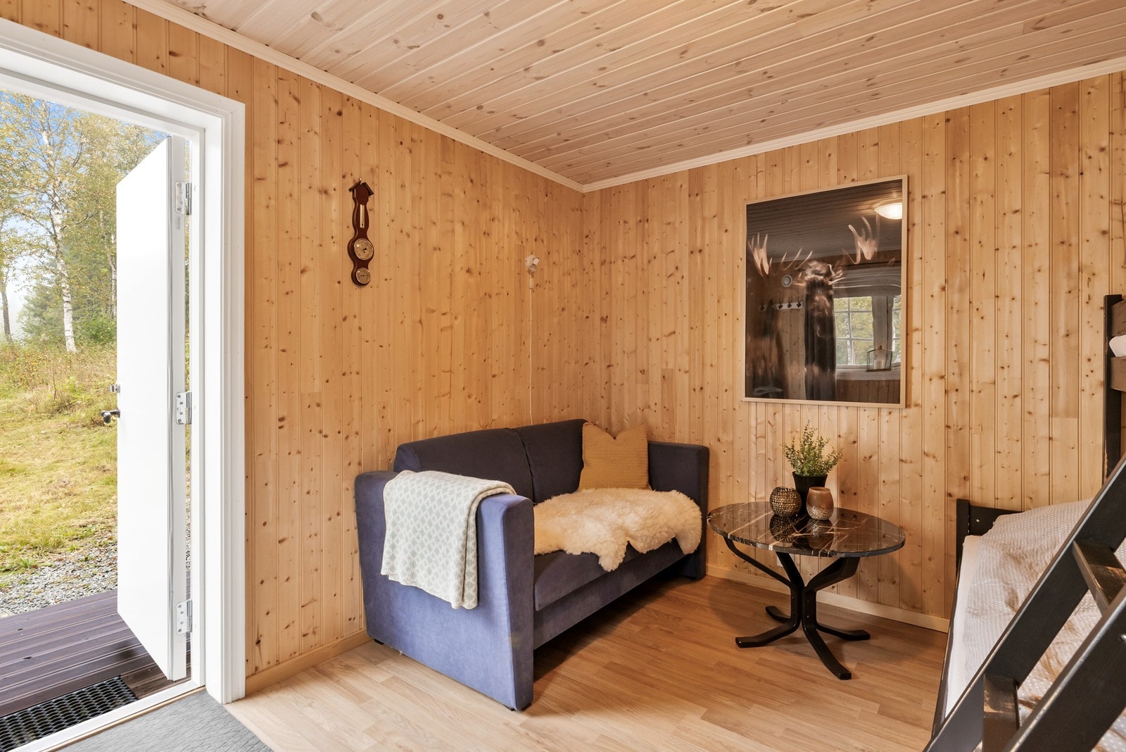Annekset er et nyttig tilskudd til hytta og gir fleksibilitet for både overnatting og lagring Galleribilde