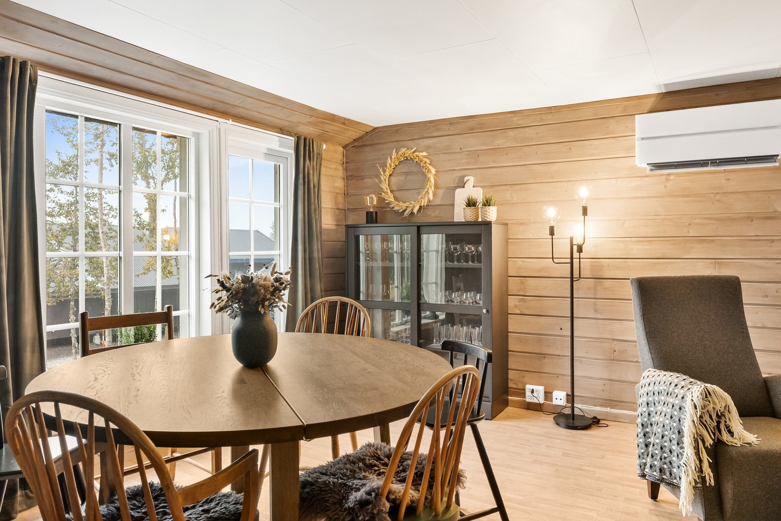 Lyst og luftig med gjennomgående godt lysinnslipp Galleribilde