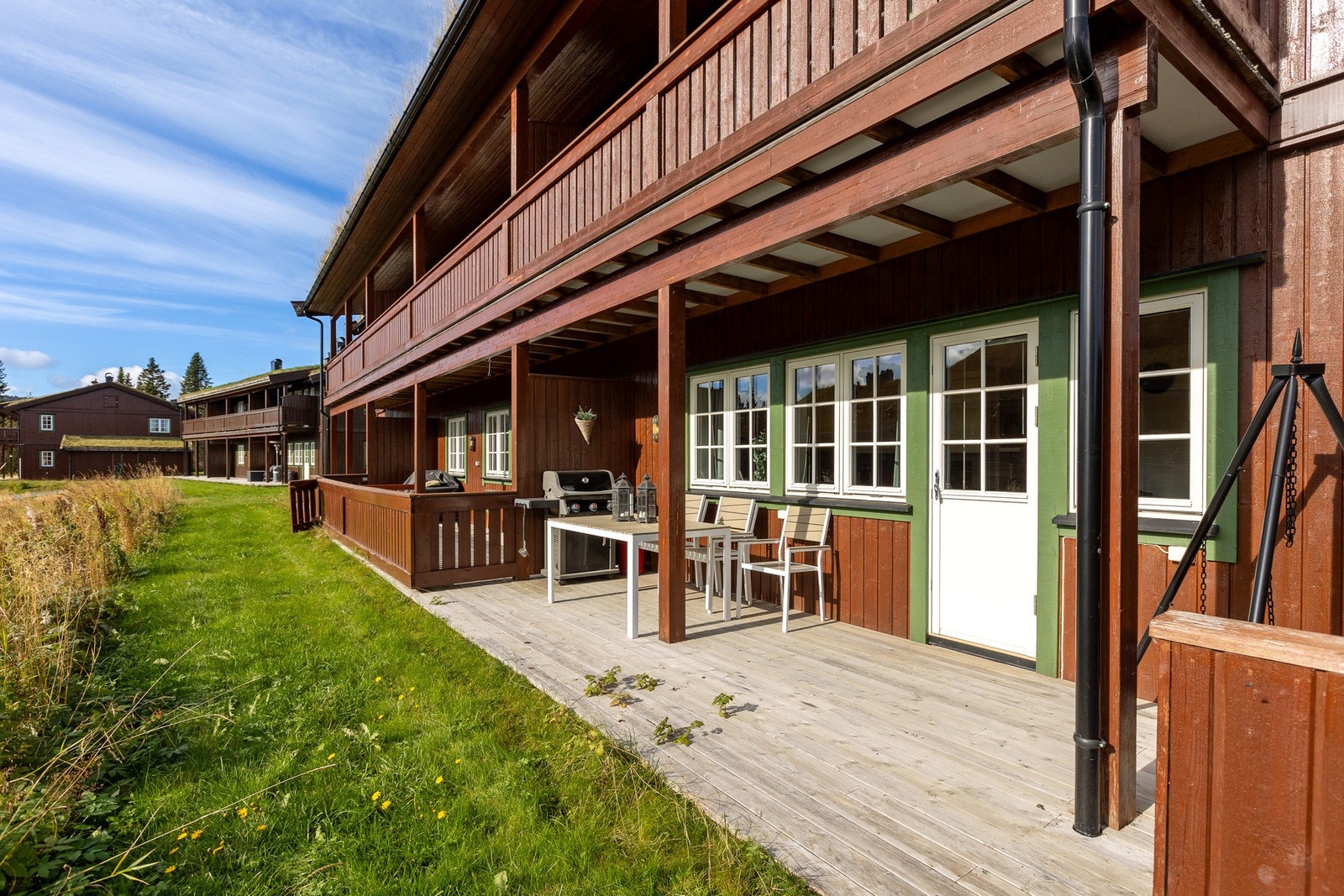 Romslig og skjermet terrasse. Galleribilde