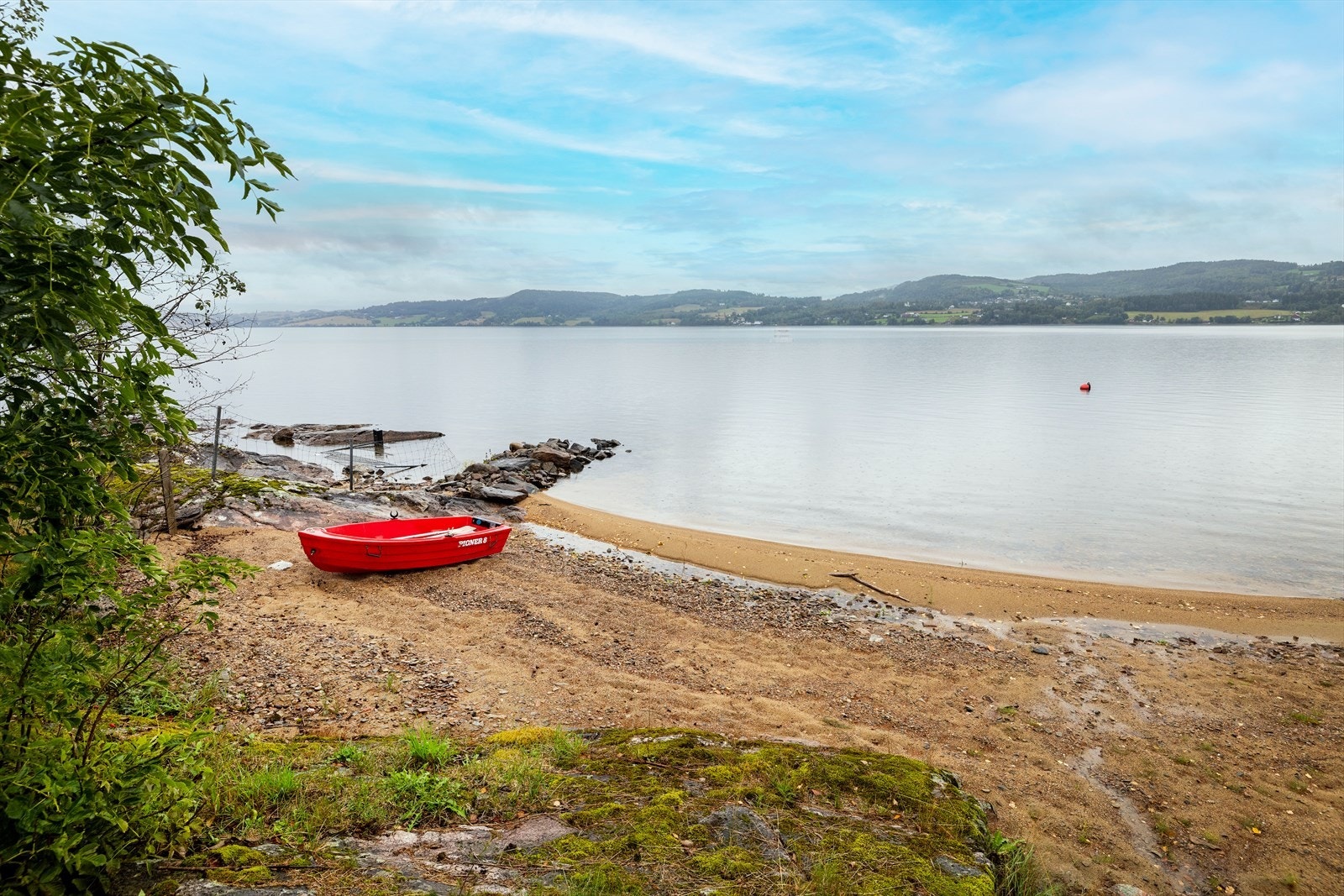 Det er en fin liten badestrand her. Galleribilde