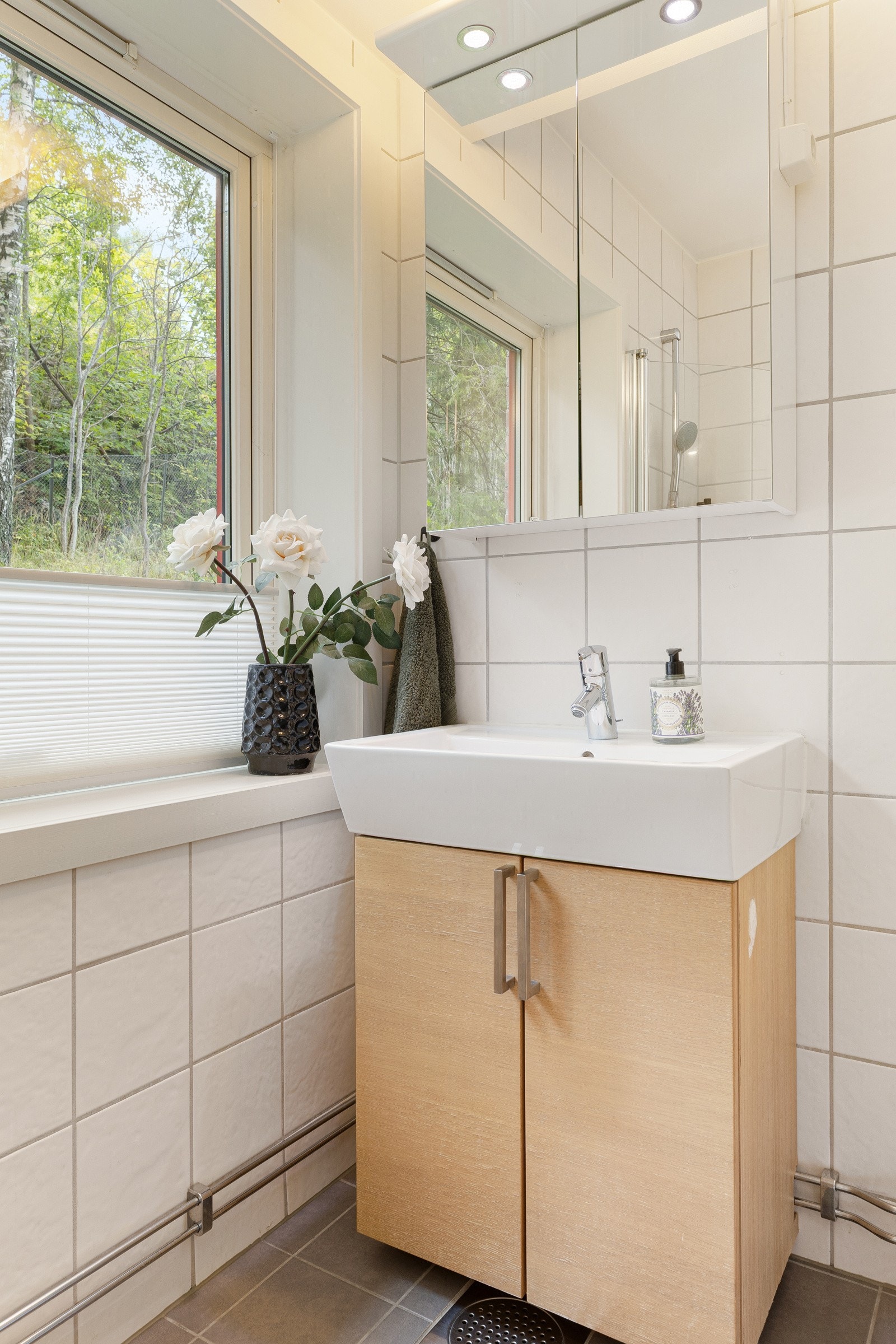 Badet er oppgradert med varmekabel i 2022 og toalett i 2025 Galleribilde