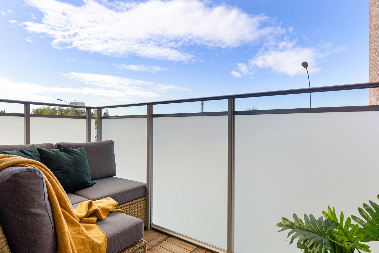 Solrik og hyggelig sydvestvendt balkong på ca. 4 kvm Galleribilde