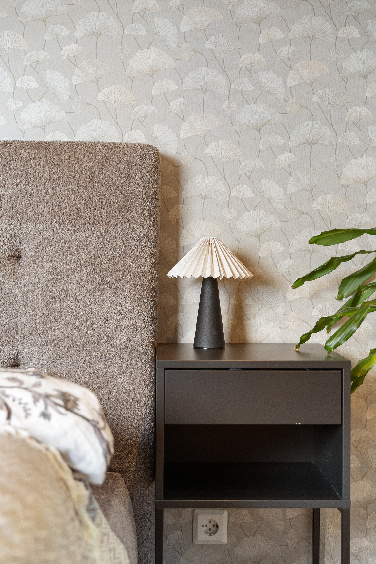 Soverom 1 - god plass til dobbeltseng - garderobeskap Galleribilde