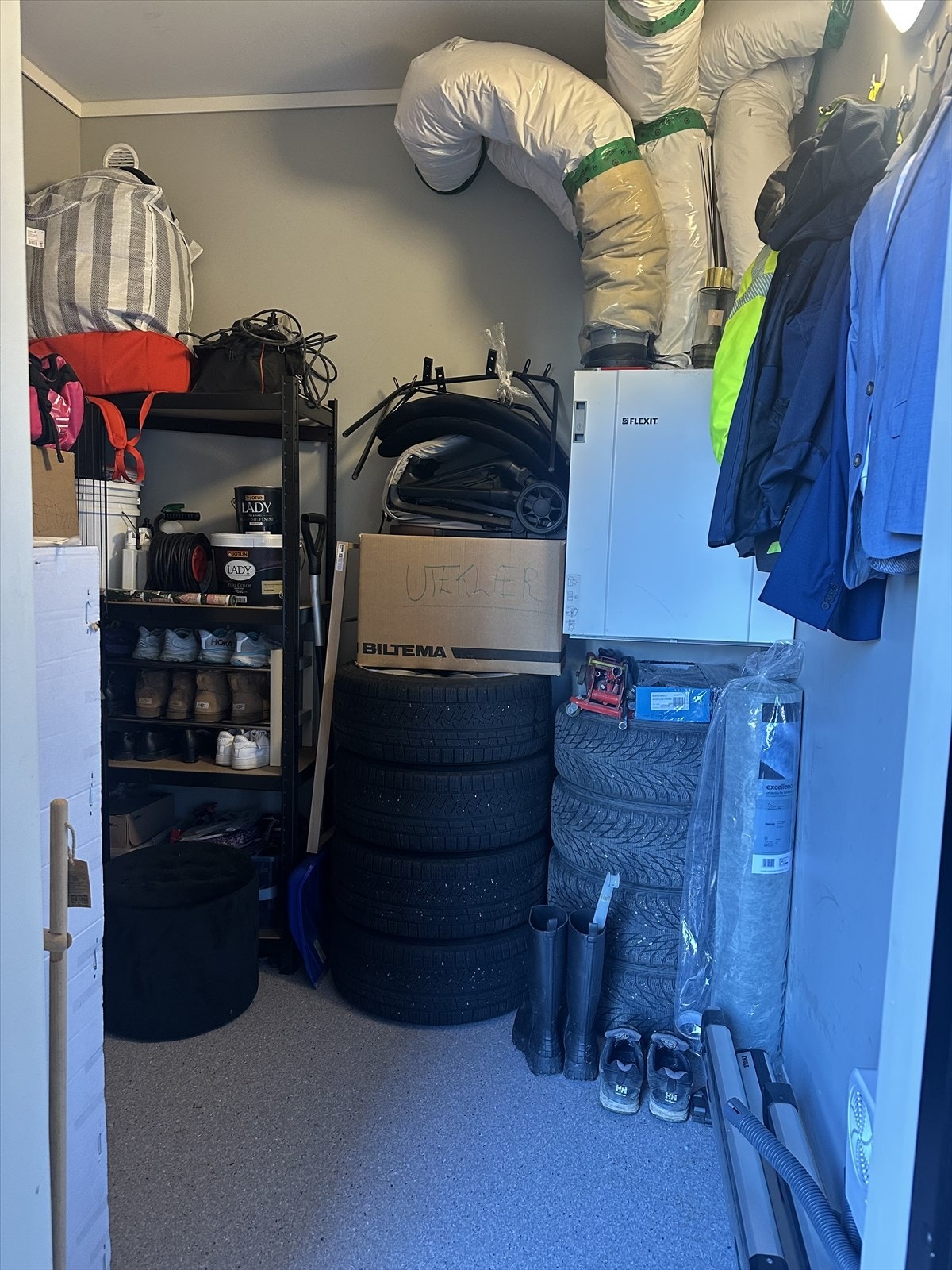 Privat bilde av uteboden. Galleribilde