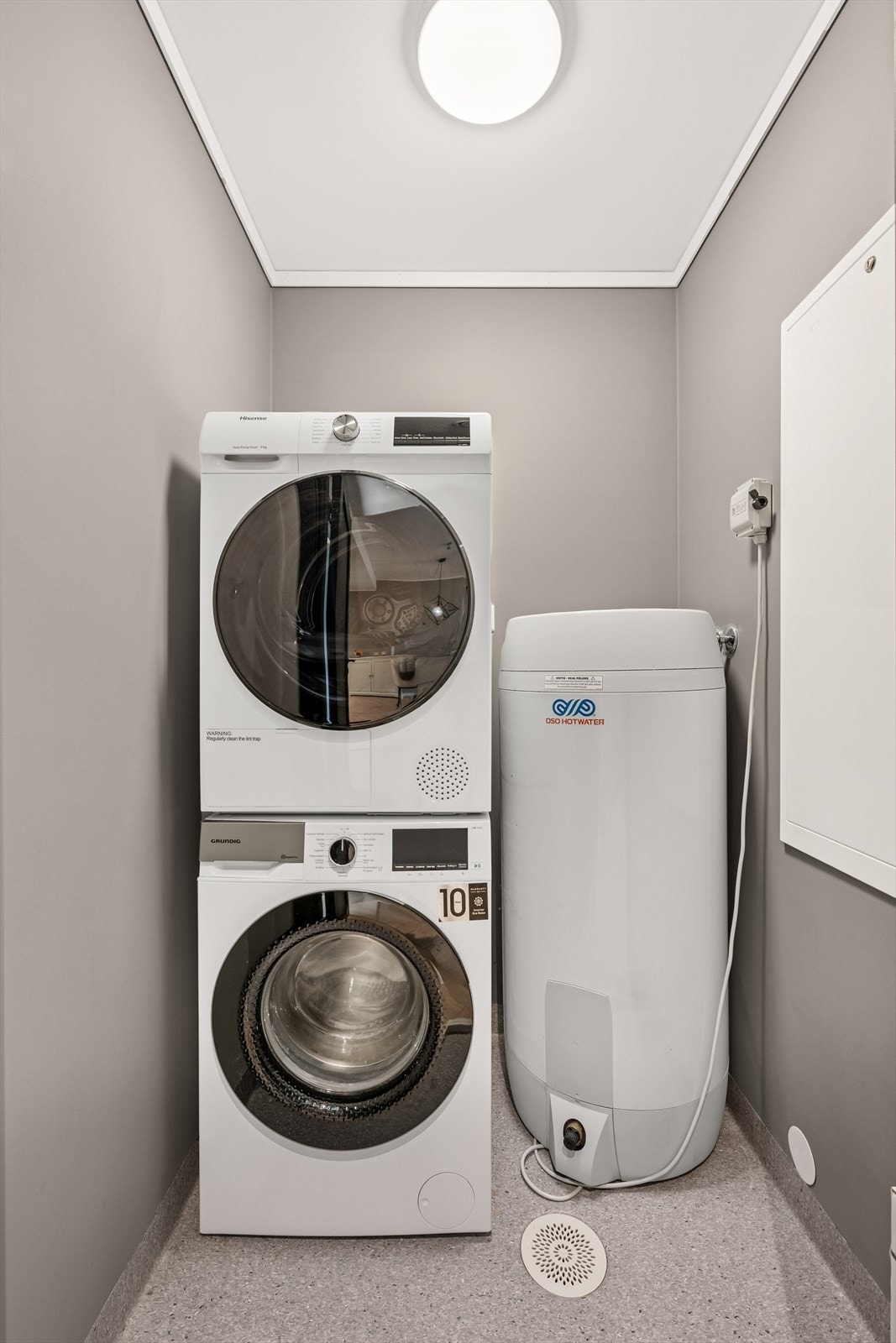 Teknisk rom med opplegg for vaskemaskin Galleribilde