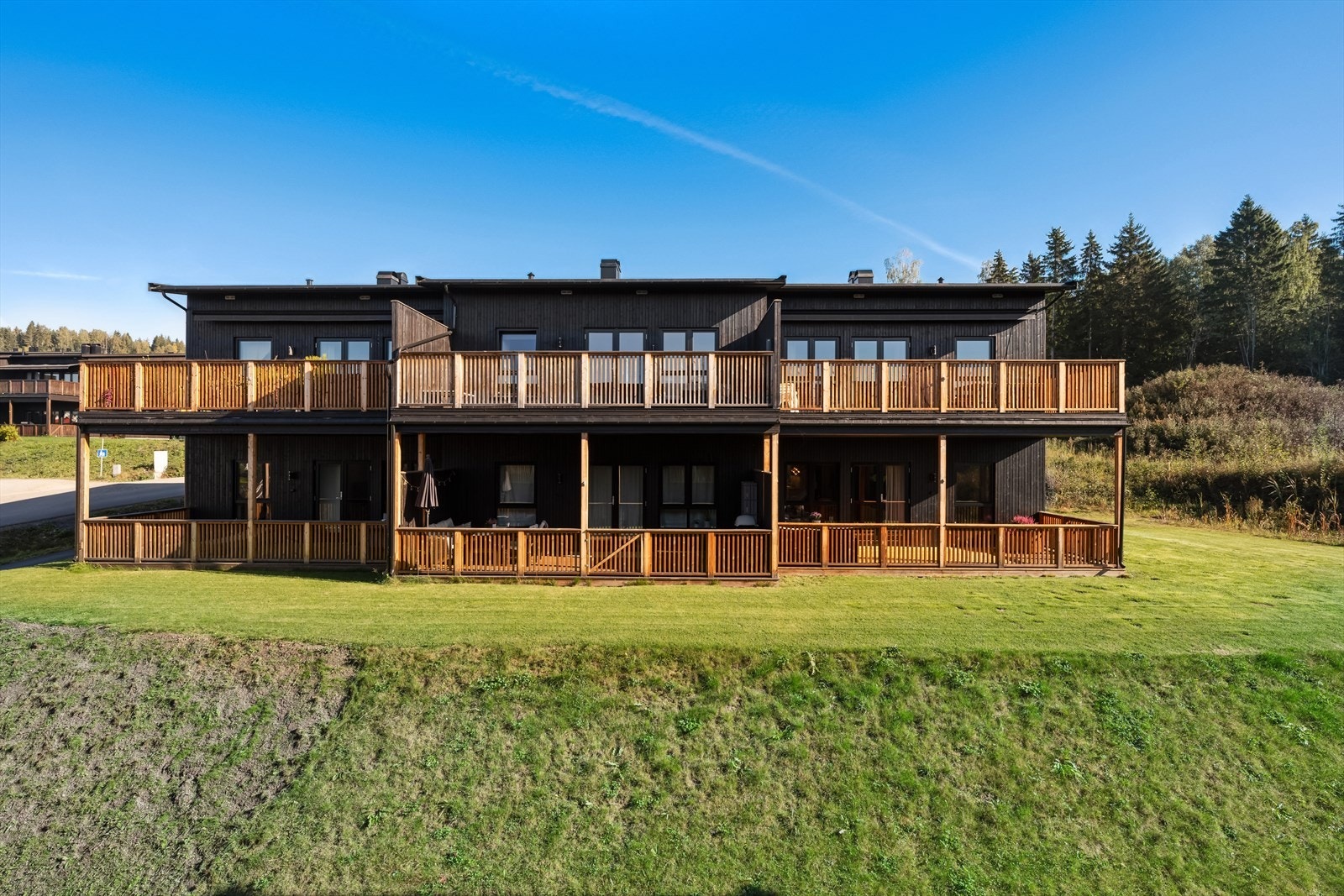 En lettstelt og oppgradert leilighet på bakkeplan. Galleribilde