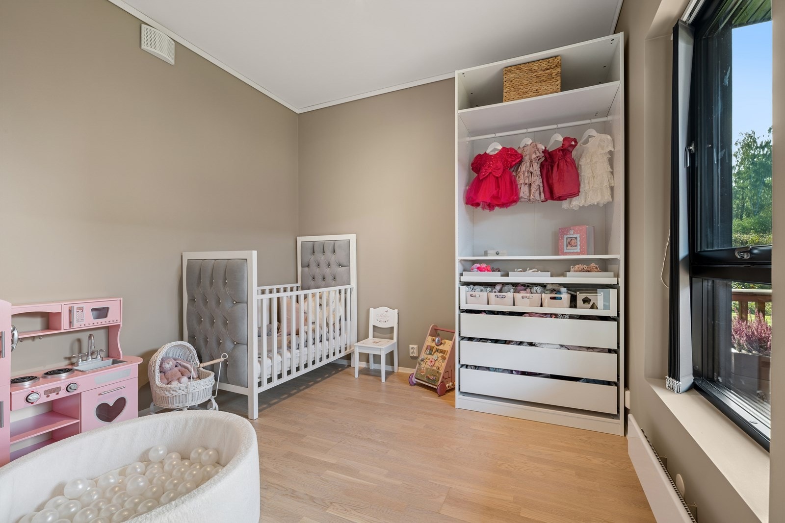 Soverom II passer både som barnerom eller kontor Galleribilde