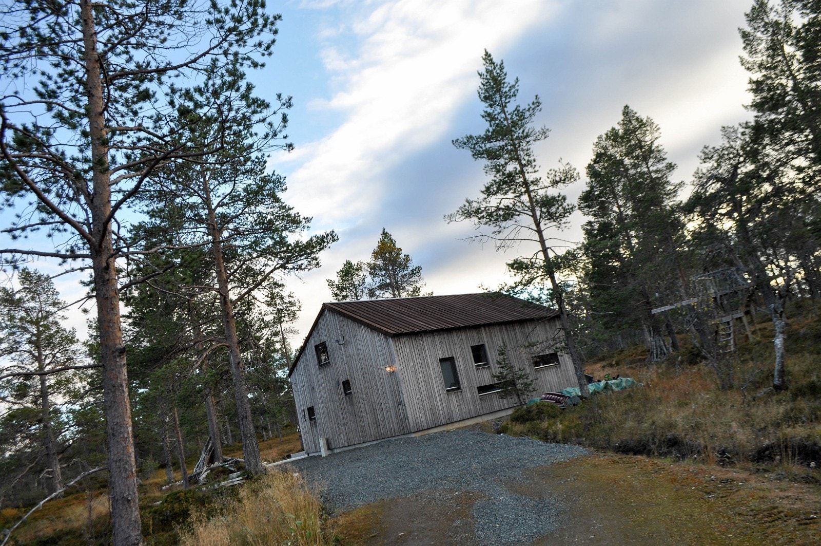 En av hyttene som grenser i nordre del av feltet Galleribilde
