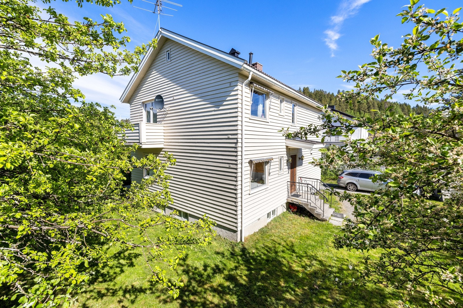 Stor uteplass. Galleribilde