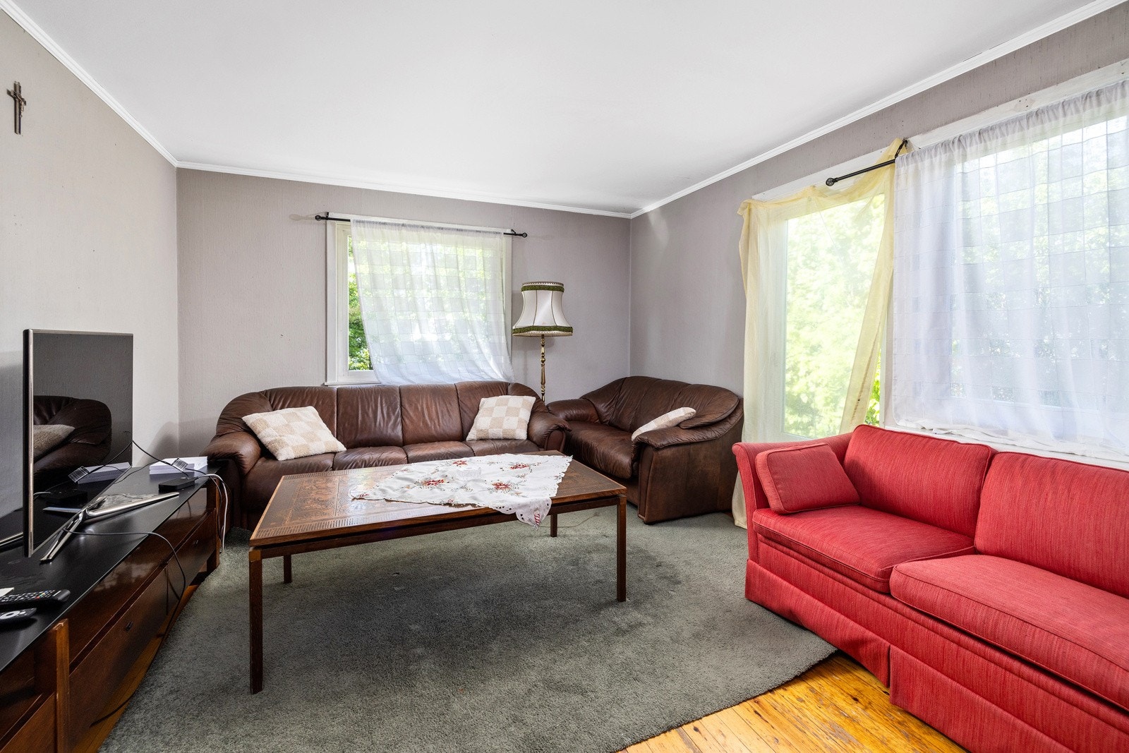 Romslig stue med god plass til innredning. Galleribilde