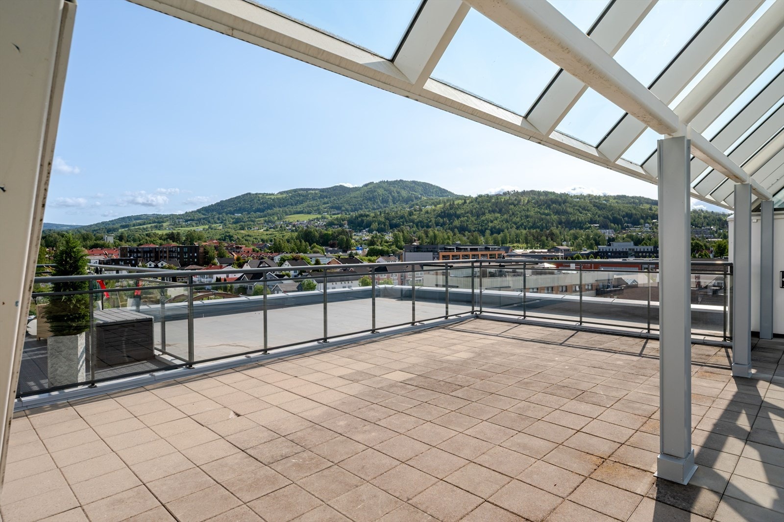 Fellesterrasse på toppen av M-huset, med flott utsikt. Galleribilde