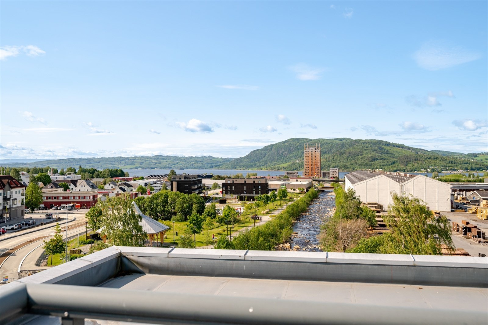 Fellesterrasse på toppen av M-huset, med flott utsikt. Galleribilde
