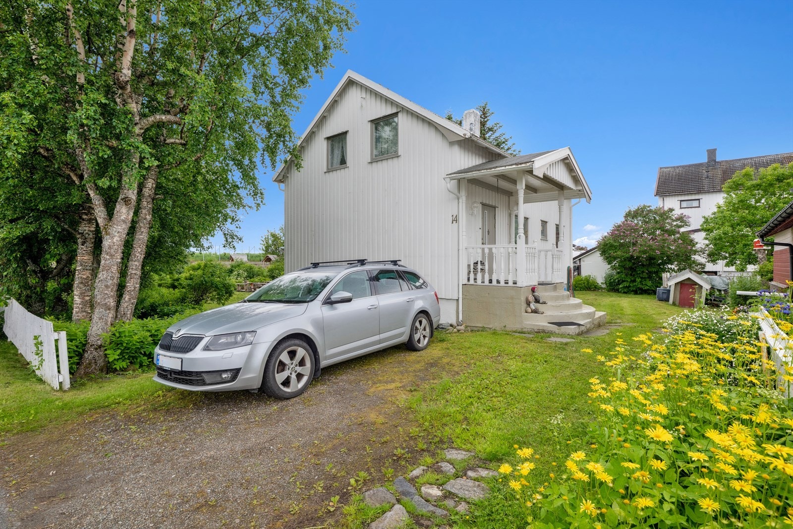 Her bor du sentrumsnært og skjermet til i idylliske omgivelser med nærhet til natur, samt gode kollektivforbindelser. Galleribilde
