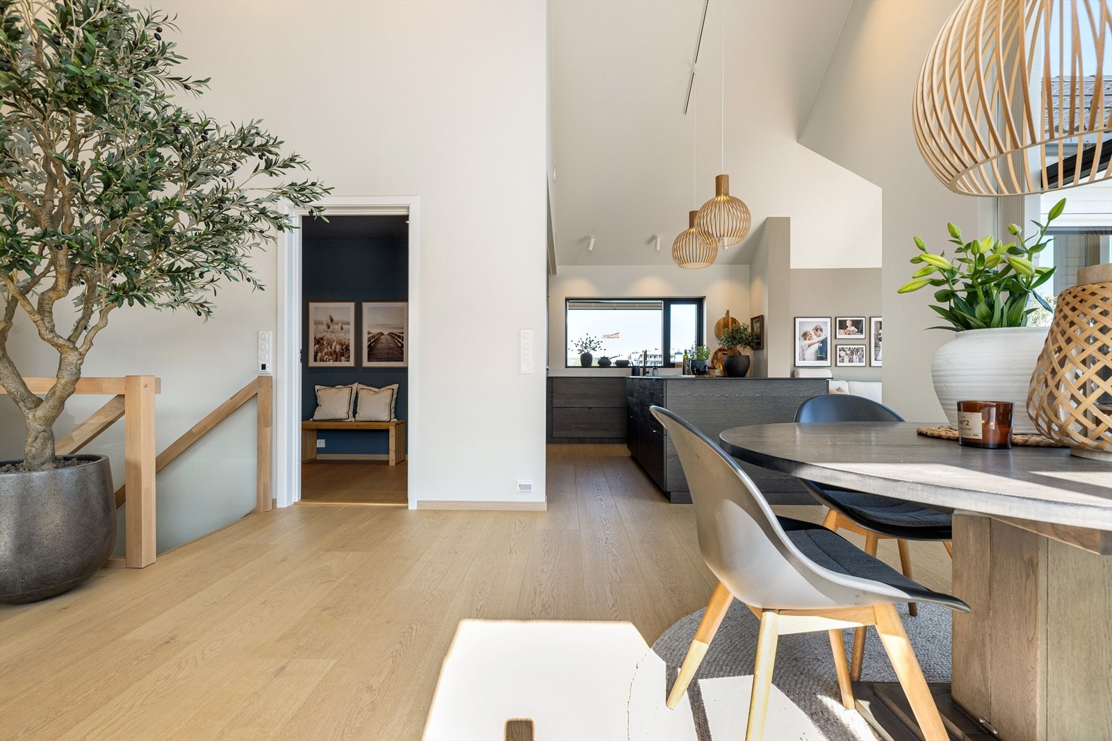 Soveromsfløyen i hovedetasjen er tilbaketrukket fra de "offentlige" rom. Galleribilde