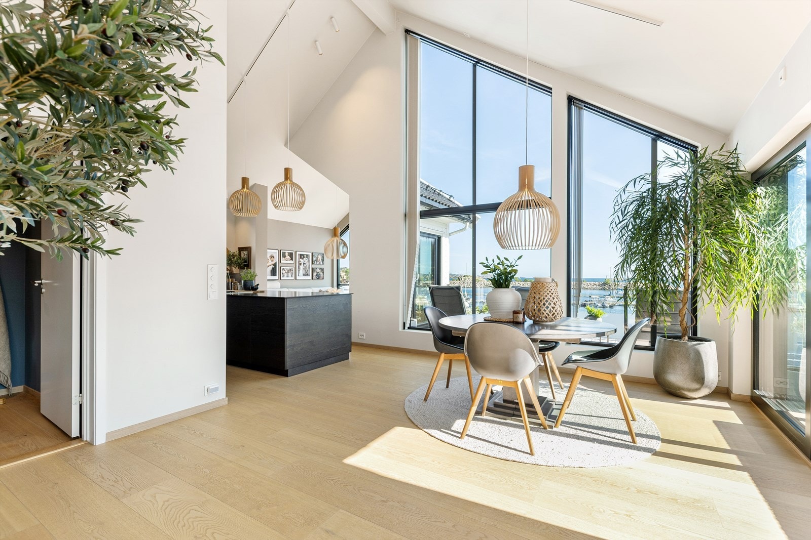 Vi fortsetter gjennomgangen i hovedetasjen Galleribilde