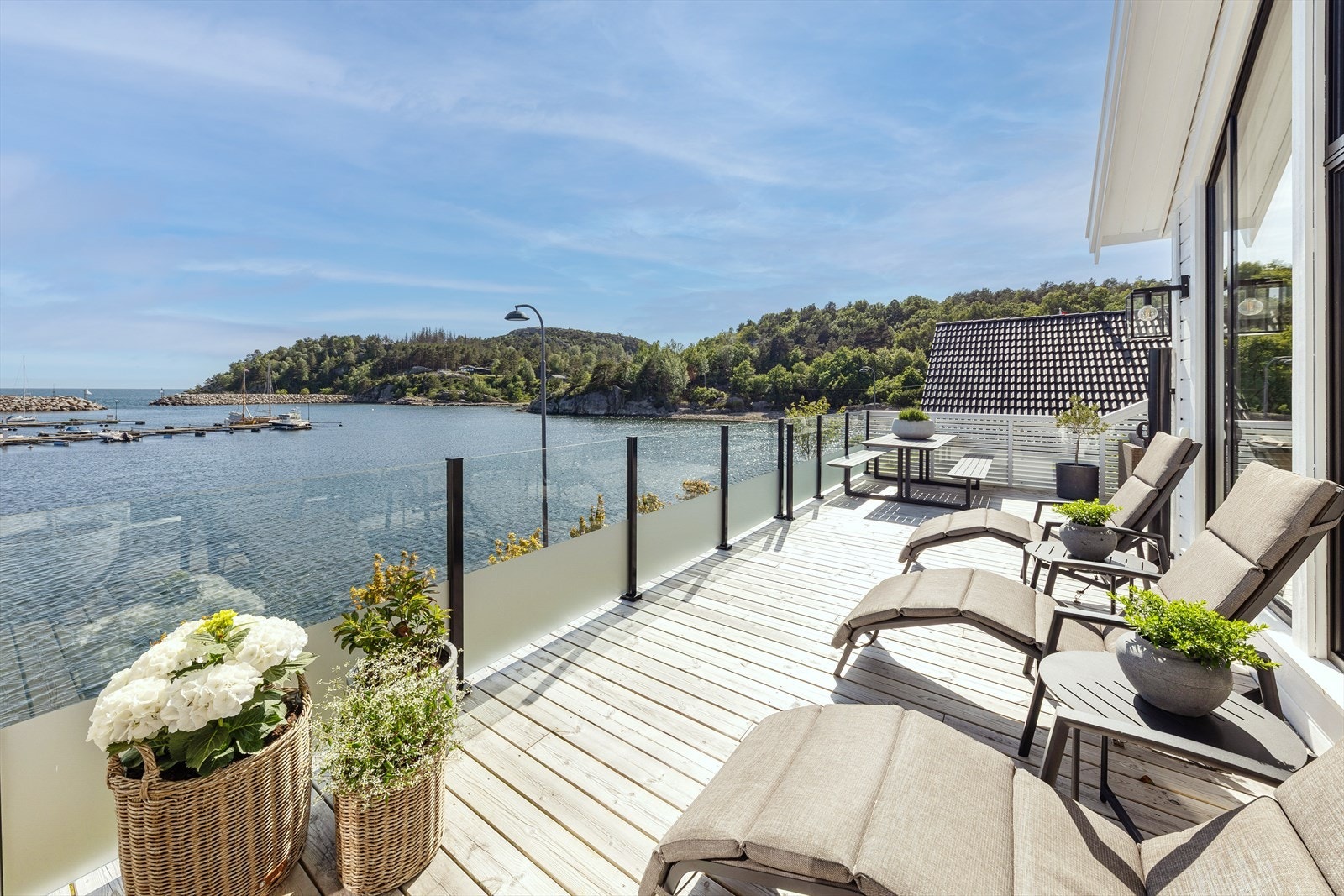 I første rekke har man virkelig havet som nærmeste nabo Galleribilde