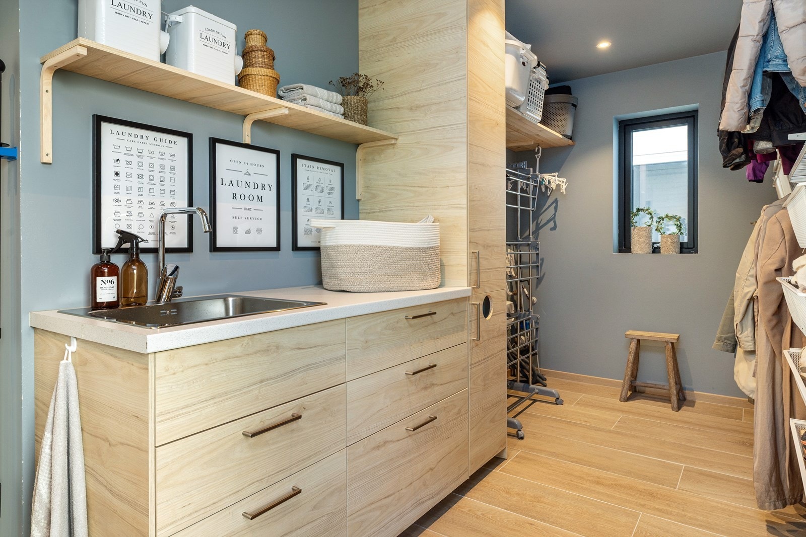 Tilrettelagt med praktiske hyllesystemer Galleribilde