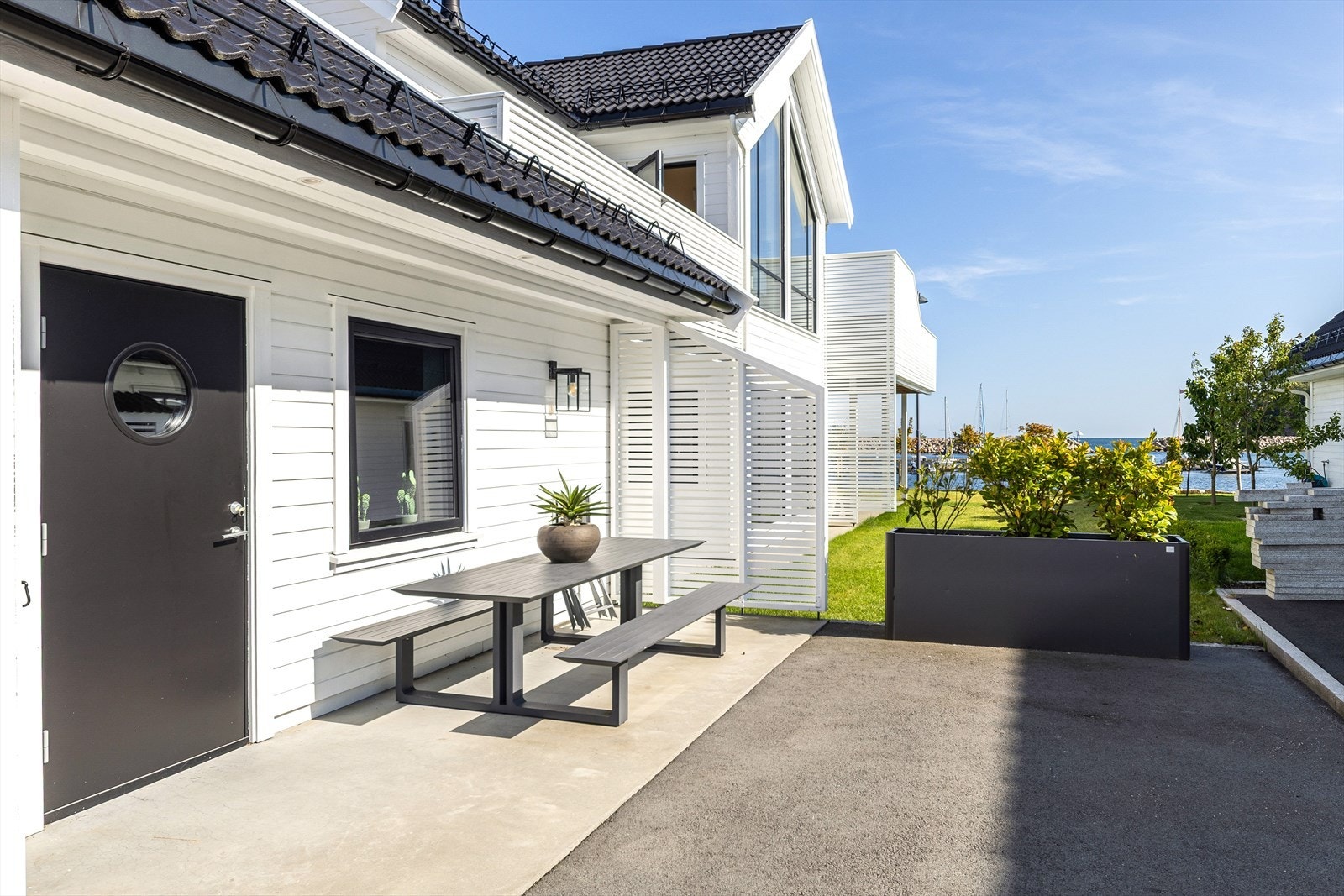 Uteområde for praktikantdelen Galleribilde