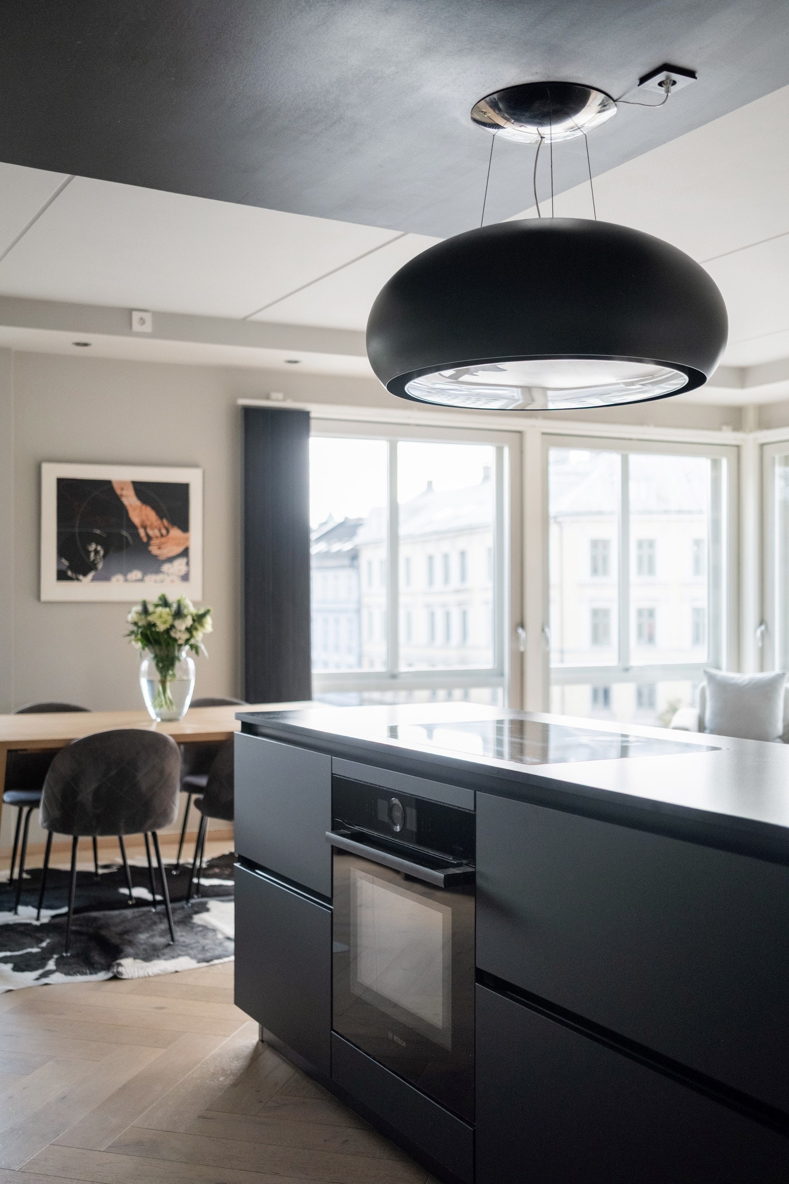 Over stekesonen er det montert en lekker og prisbelønnet ventilator fra Eico. Galleribilde