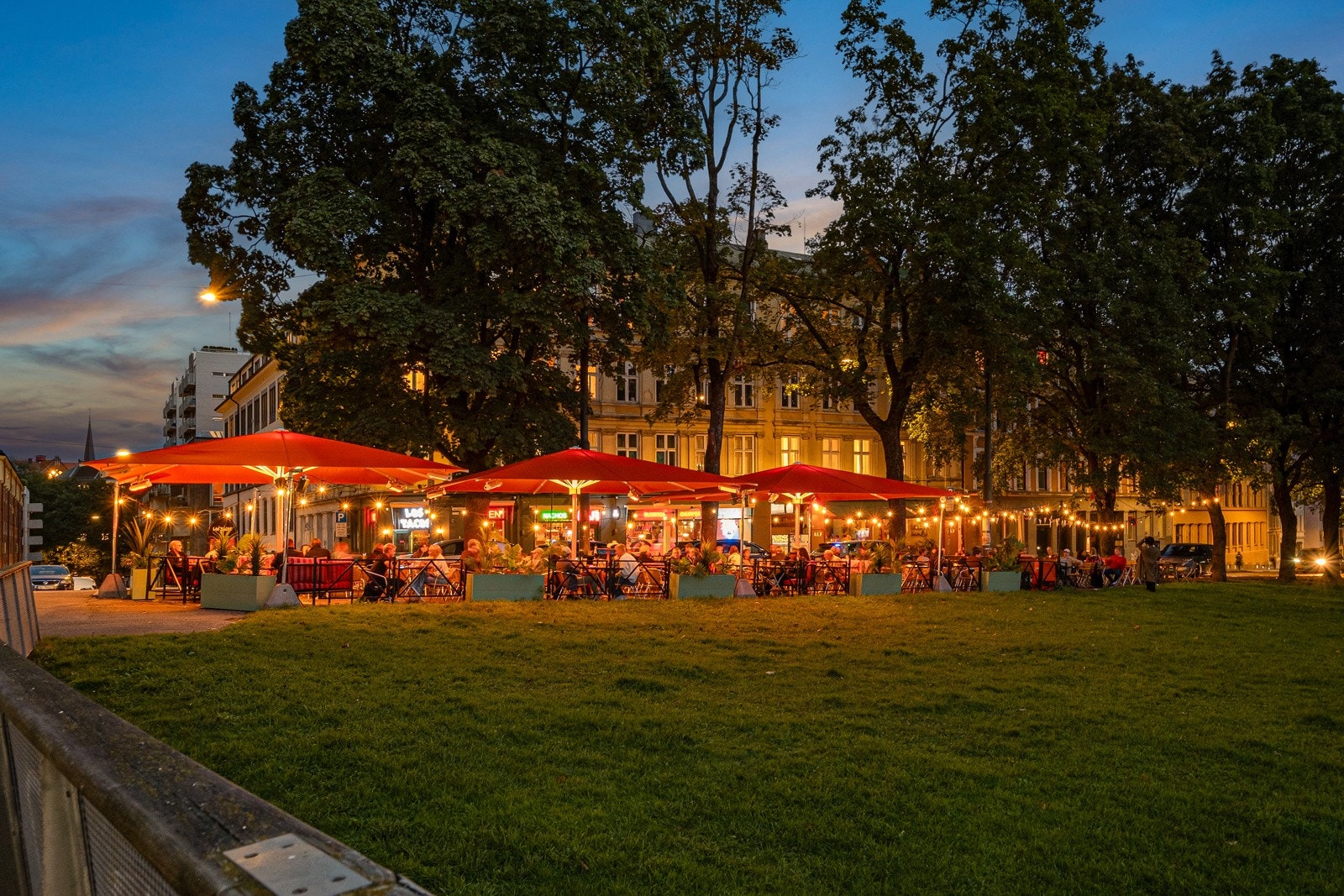 Det er flotte turområder og en rekke populære serveringssteder i umiddelbar nærhet. Galleribilde
