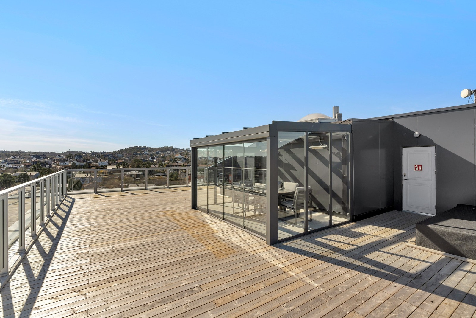 Felles takterrasse med panoramautsikt og all sol Galleribilde