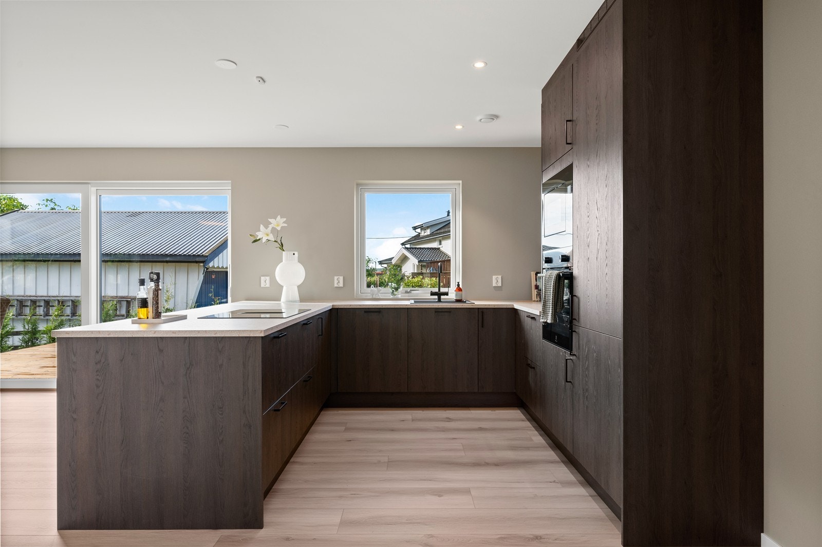 Det er gode lysforhold på kjøkkenet. Galleribilde