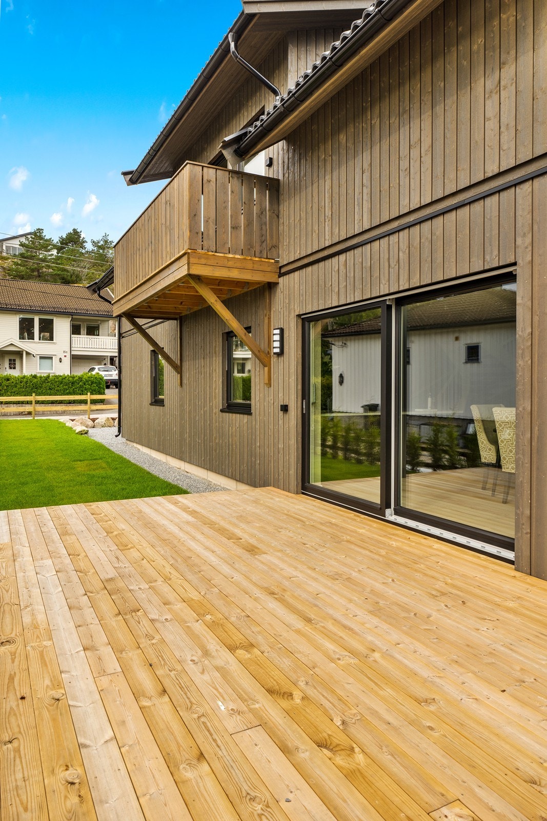 Platting med skyvedører inn til stuen. Galleribilde