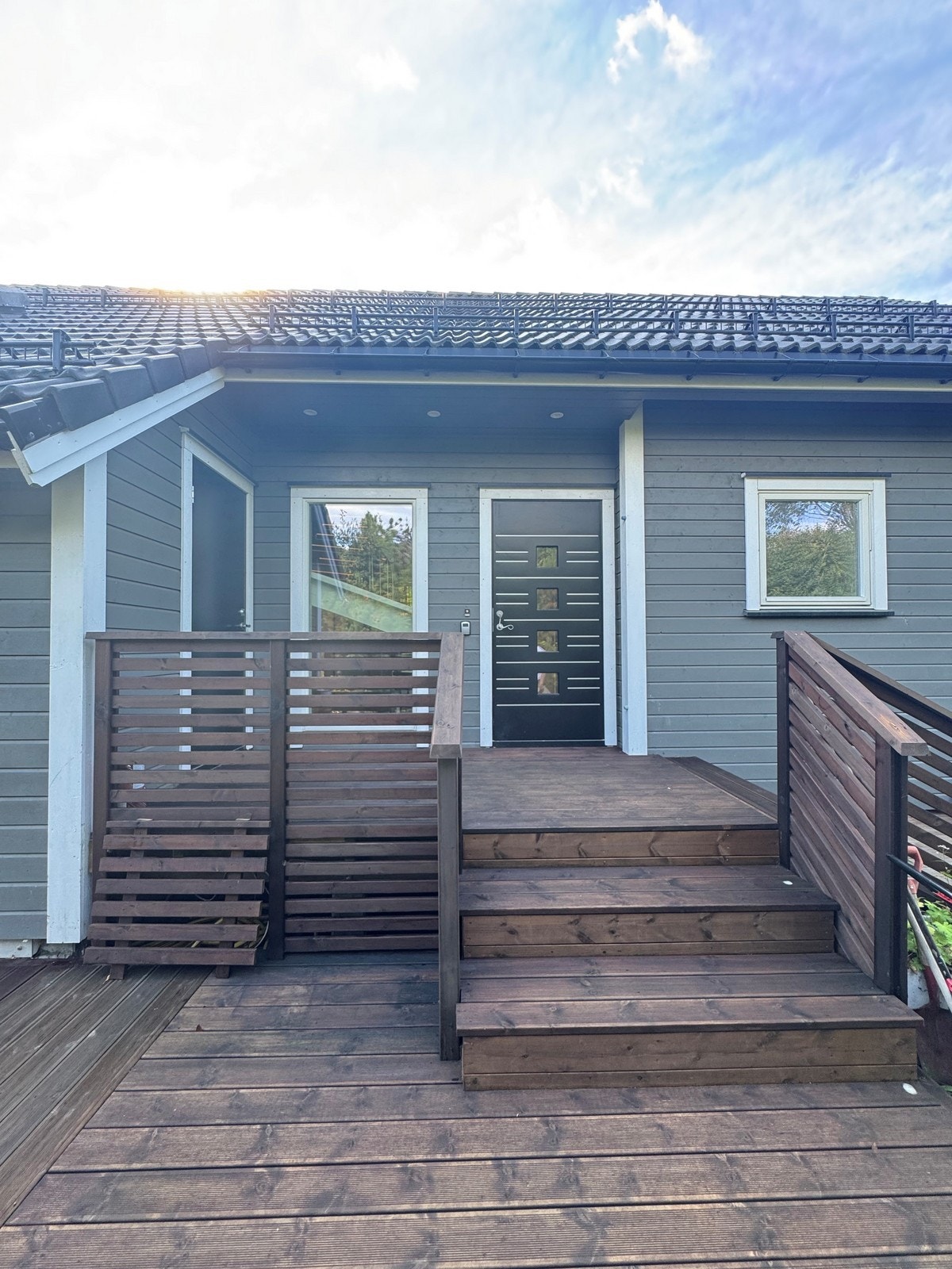 Innbydende inngangsparti med direkte tilgang til vaskerom Galleribilde