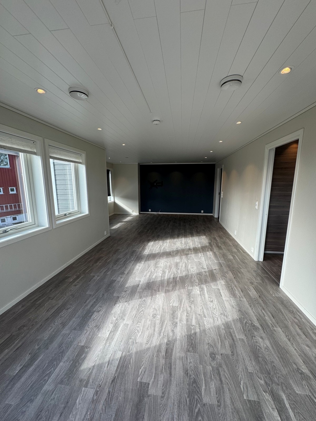 Stor stue med mange møbleringsmuligheter - Eier har noe møbler som kan medfølge etter avtale Galleribilde