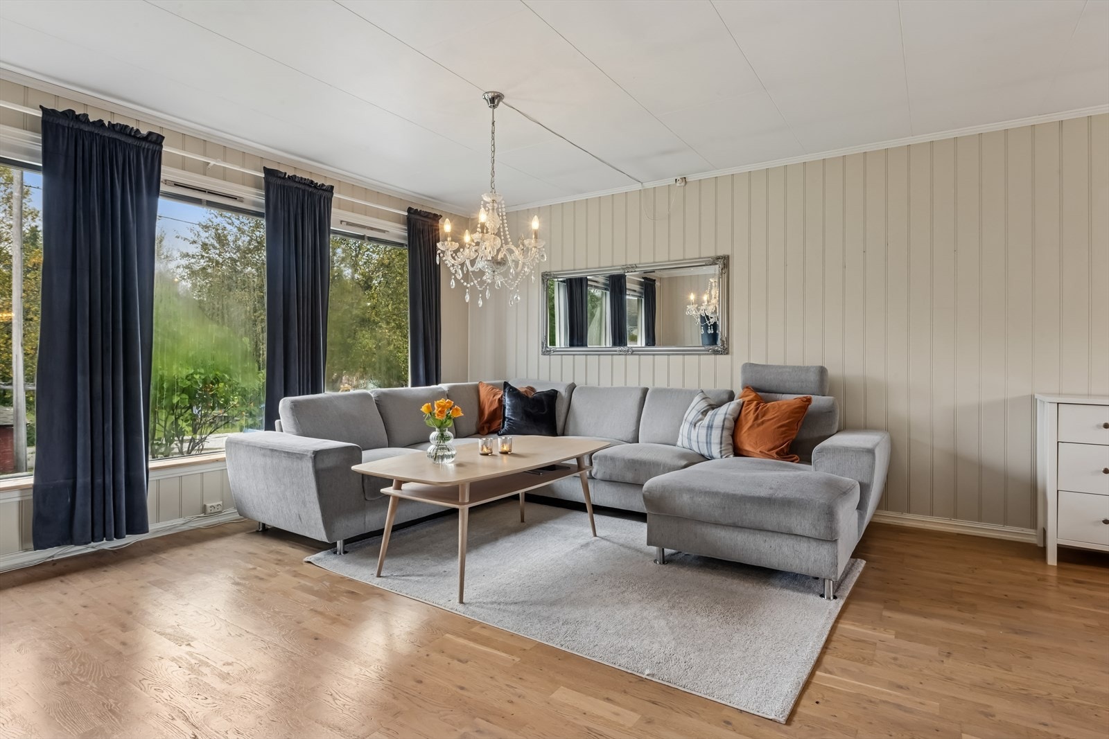 Gode vindusflater sørger for at rommet får godt med naturlig lys. Galleribilde