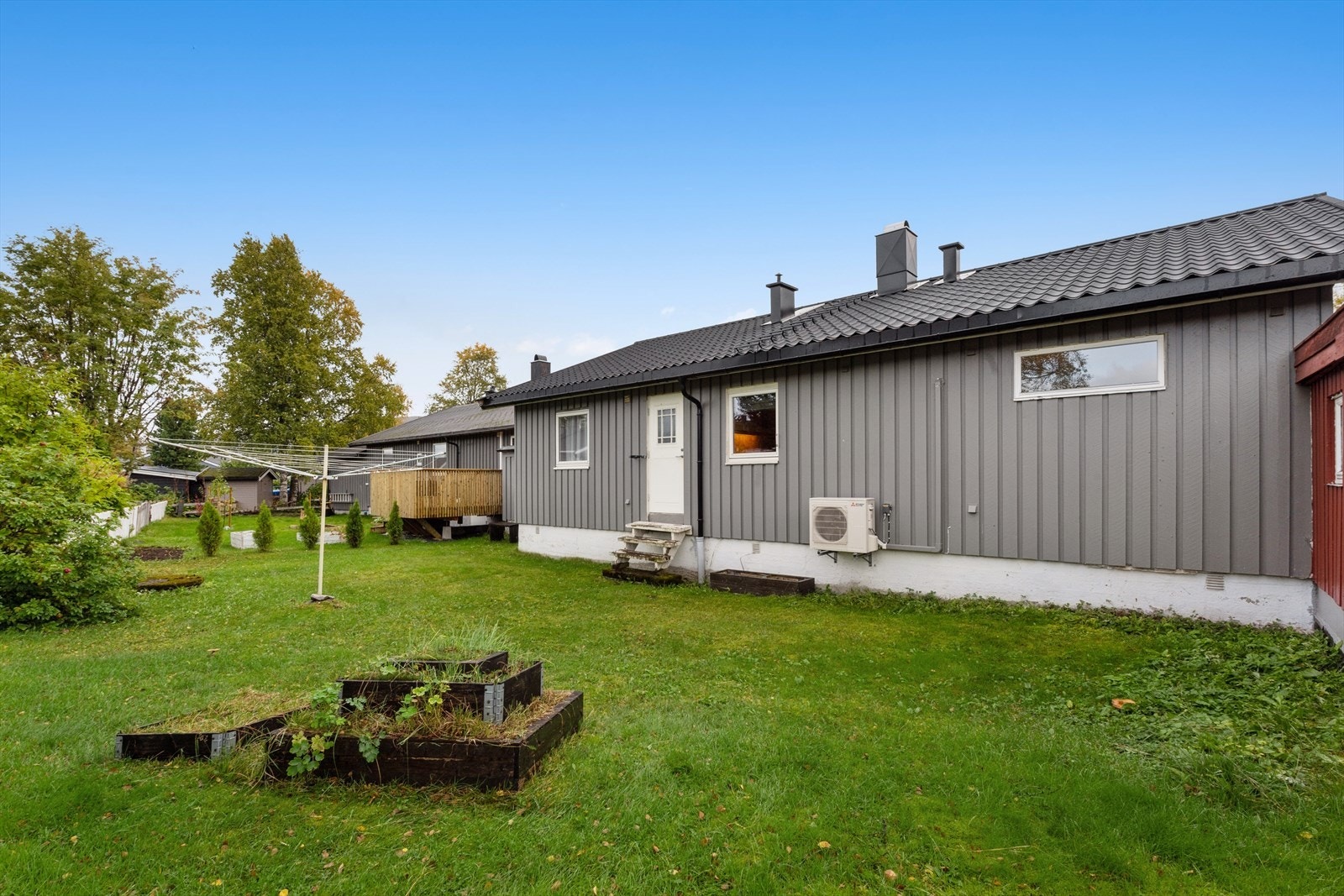 Flott hage i bakkant av boligen. Galleribilde