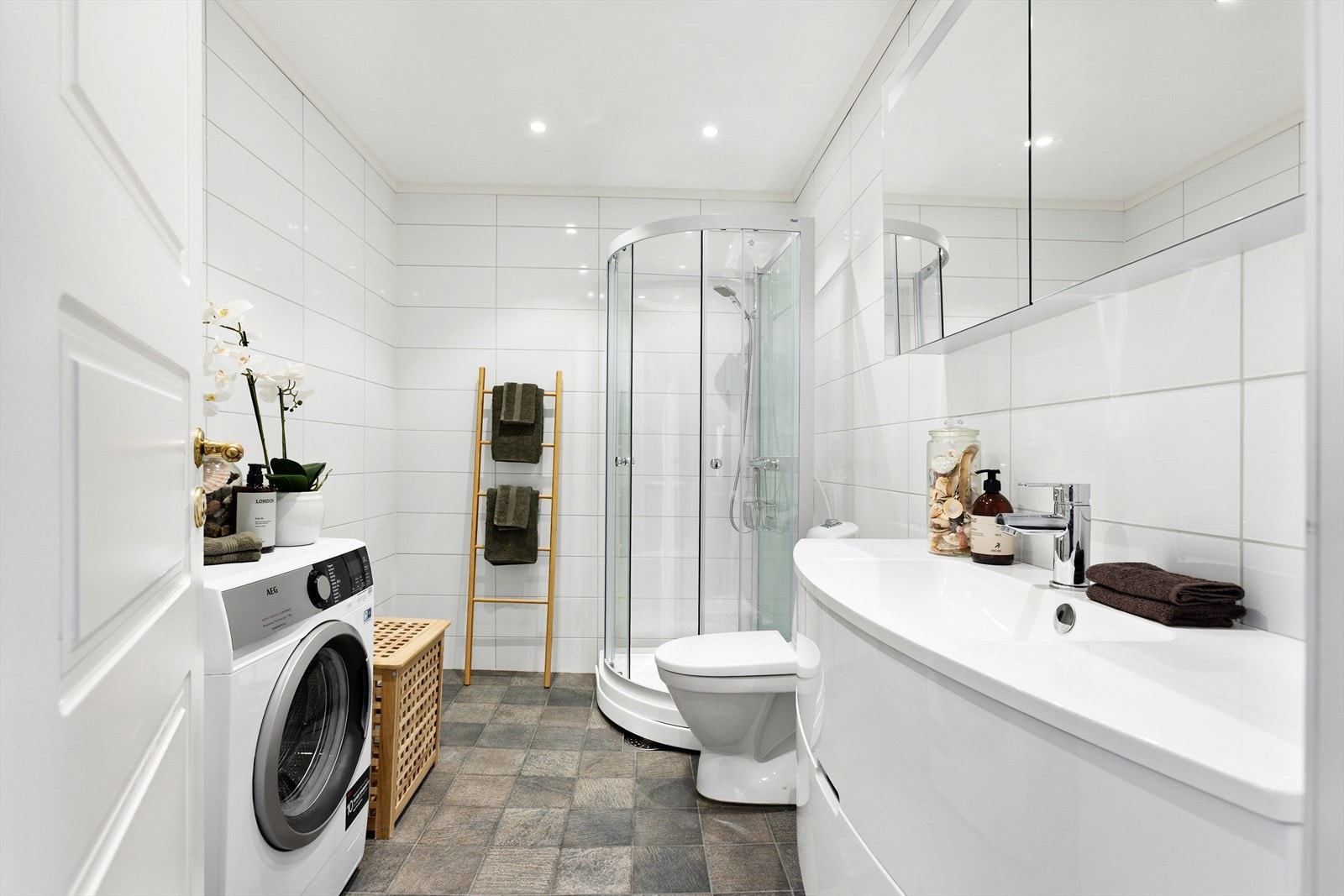 Pent og romslig bad Galleribilde