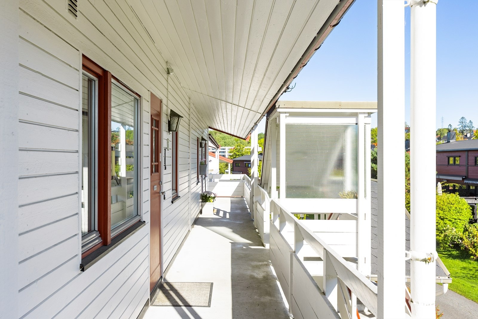 Inngang via svalgang Galleribilde