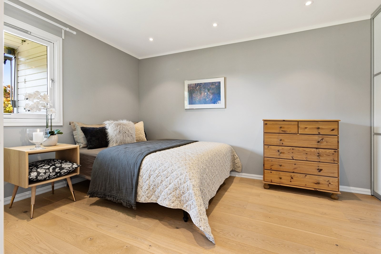 Hovedsoverom med garderobeskap Galleribilde