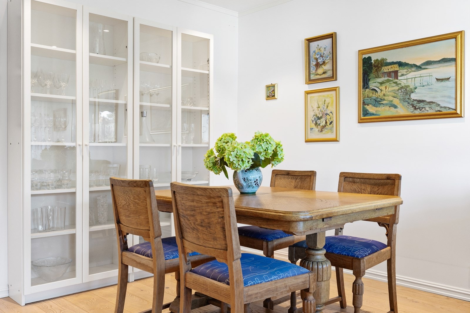 God plass til spisestue Galleribilde