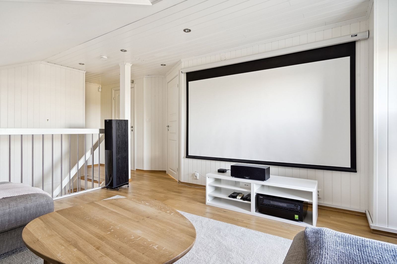 Stuen har egen prosjektor som skaper en kino-følelse i hjemmet! Galleribilde