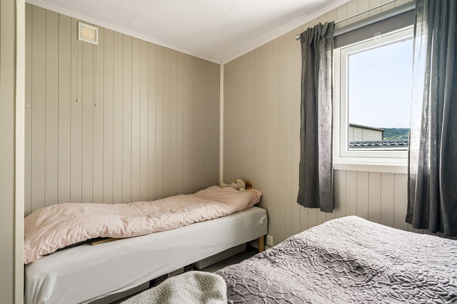 Hovedsoverommet byr på fleksible innredningsmuligheter, som ekstra seng eller muligheten til å sette inn garderobeskap. Galleribilde