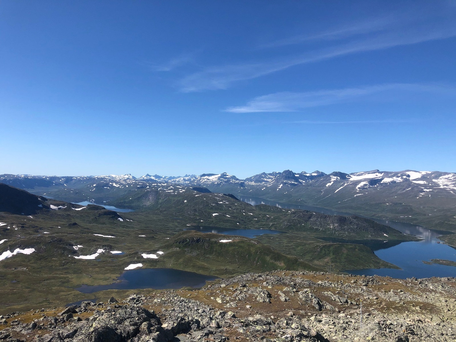 Eiendommen er et godt utgangspunkt for nydelige fjellturer - her fra toppen av Bitihorn Galleribilde