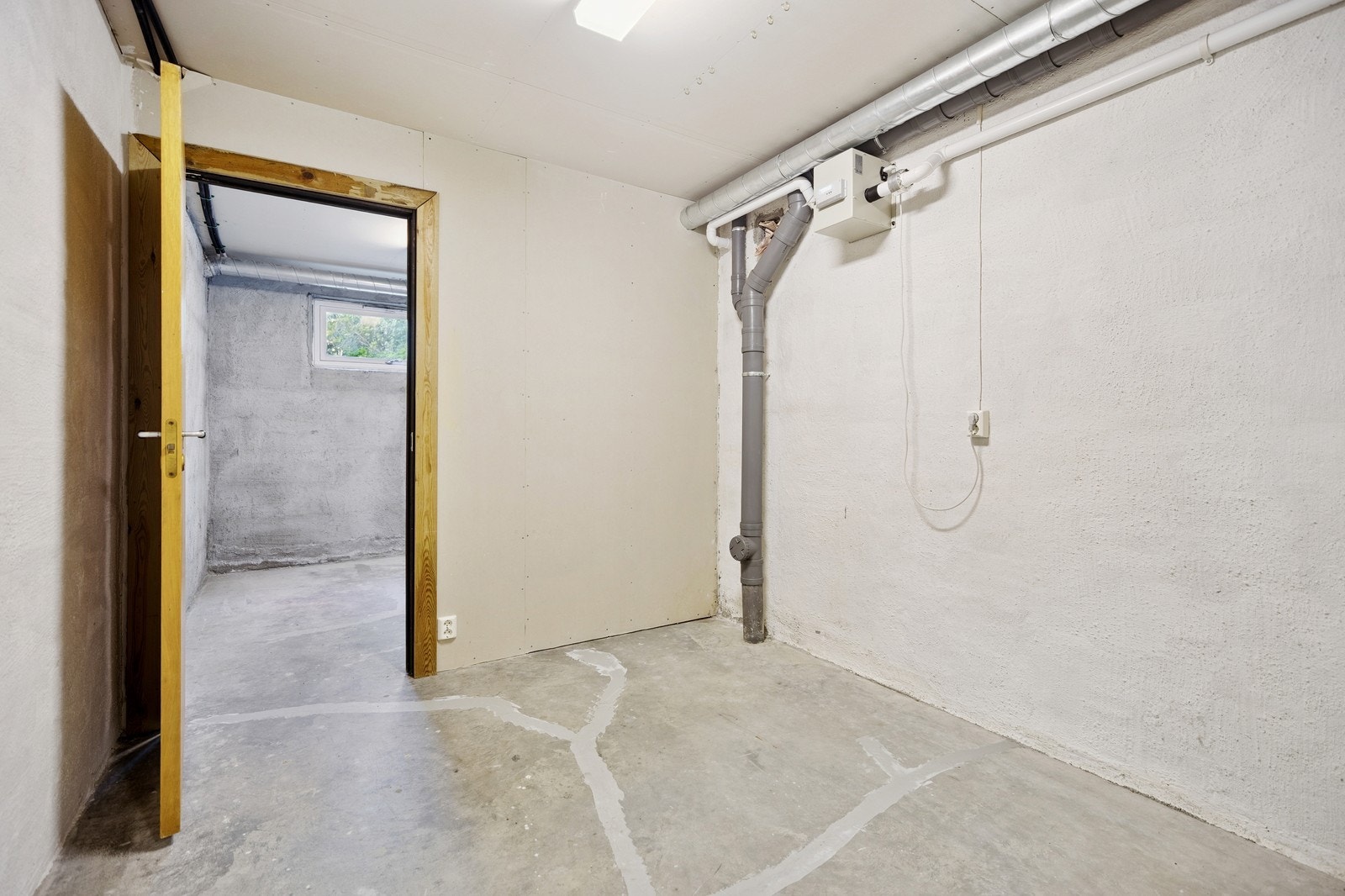 Godt med lagringsplass, bod. Det er også eget vaskerom. Galleribilde