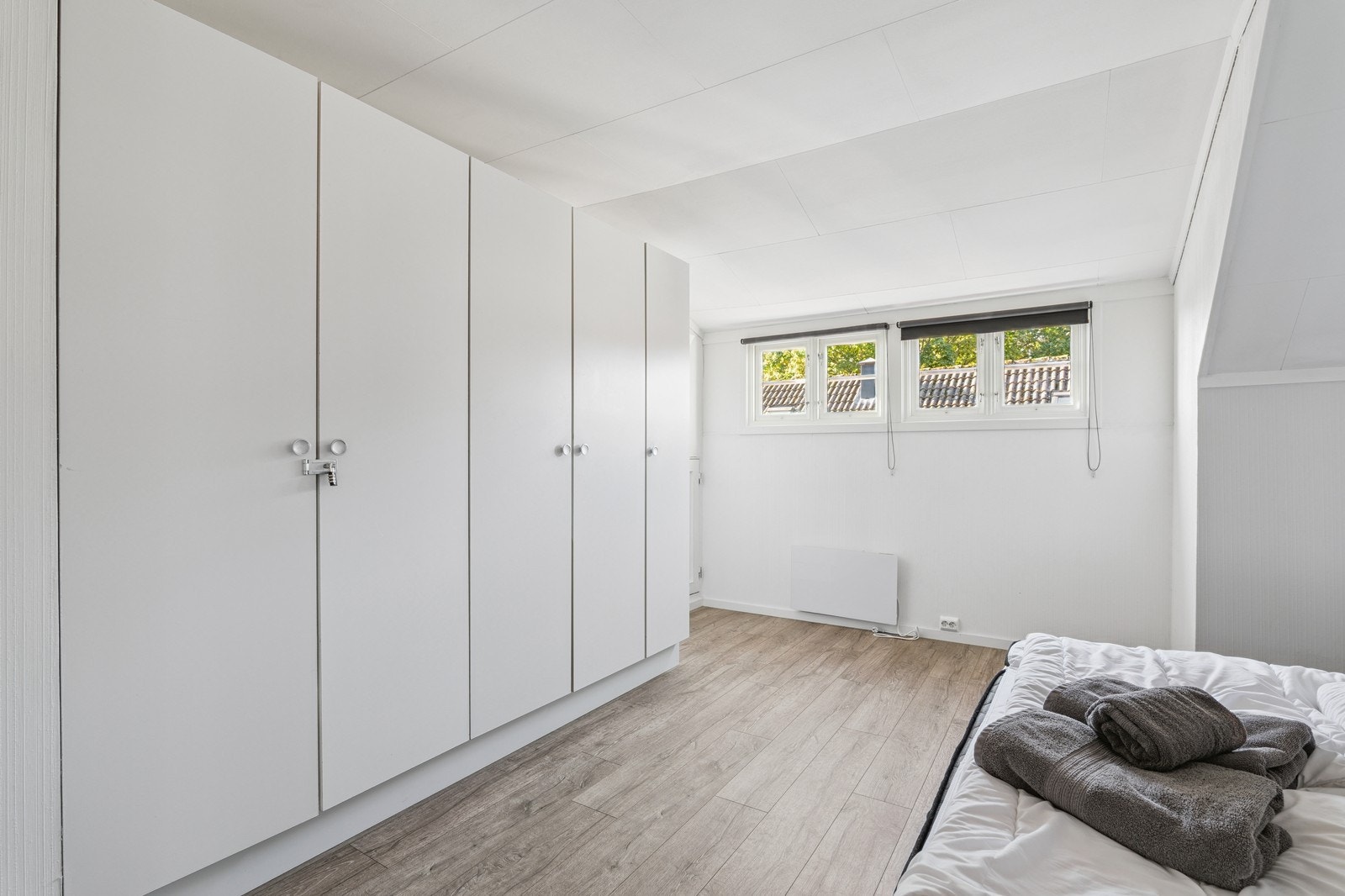 Garderobeskap i hovedsoverom Galleribilde