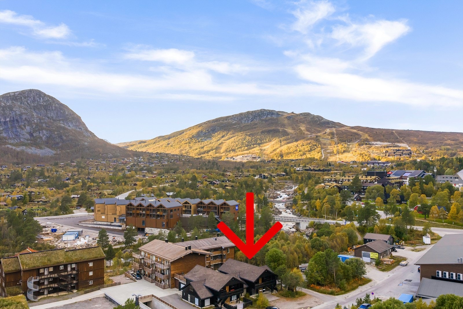 Sjarmerende fjell leilighet med fantastisk utsikt. Perfekt beliggenhet for friluftsentusiaster, nær alpinanlegg og naturskjønne omgivelser. Rolig og idyllisk område. Galleribilde