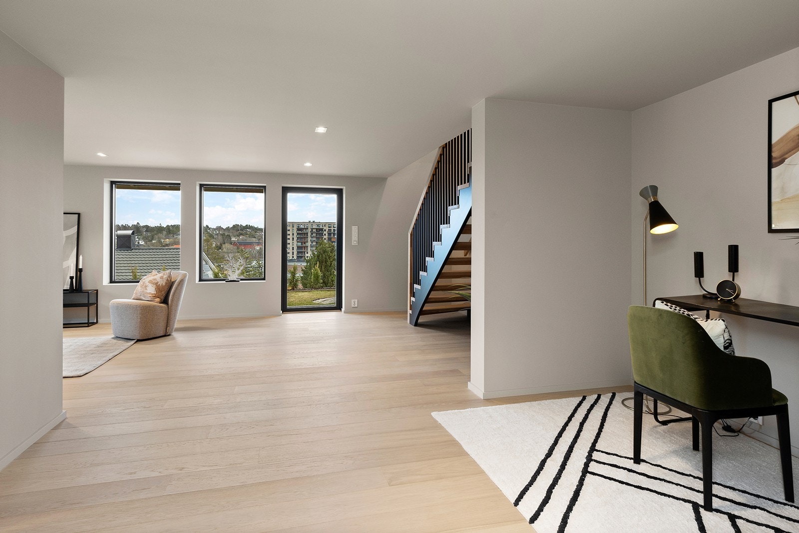 Romslig stue i underetasje som også kan romme et hjemmekontor Galleribilde