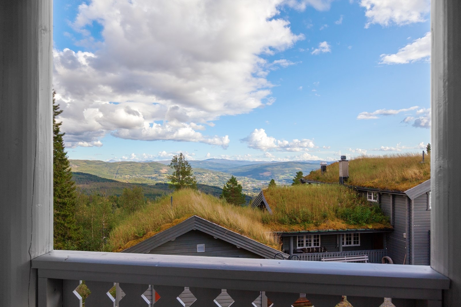 Fra terrassen får har man muligheten til å nye de flotte sol- og utsiktsforholdene. Galleribilde