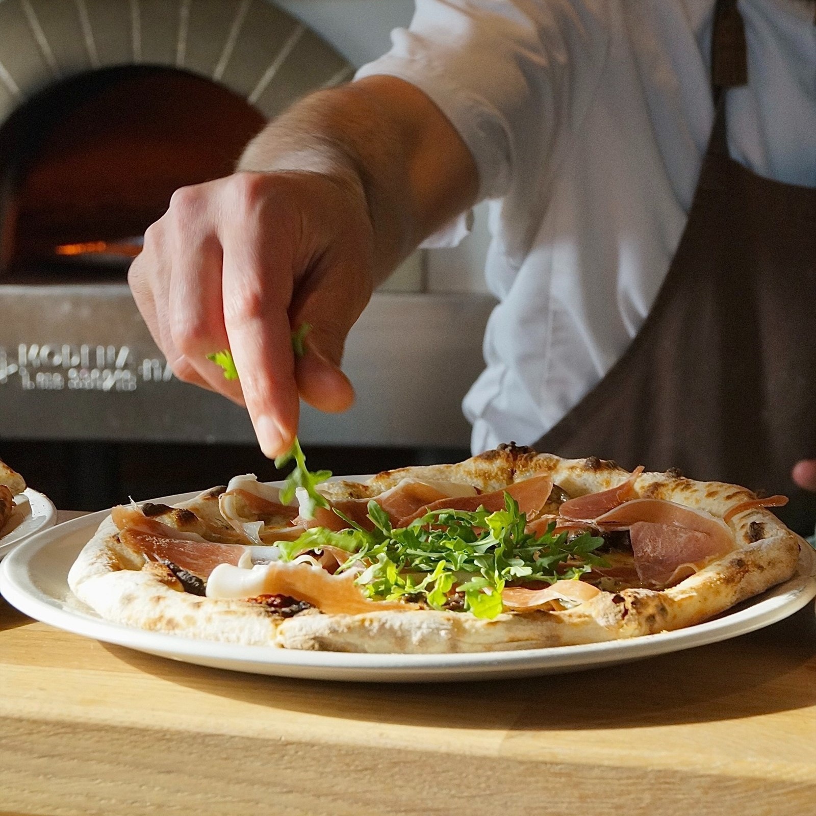 Kirkebyfjellet byr på enkel servering og finere måltid i sin egen fjellbistro. Galleribilde